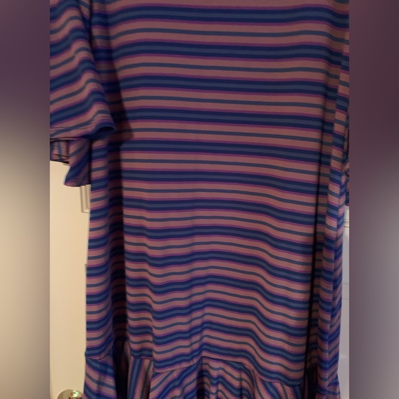 NWT! Women’s LuLaRoe Striped Maurine Dress Size M 👗
Fits size 12-14 - Picture 11 of 12